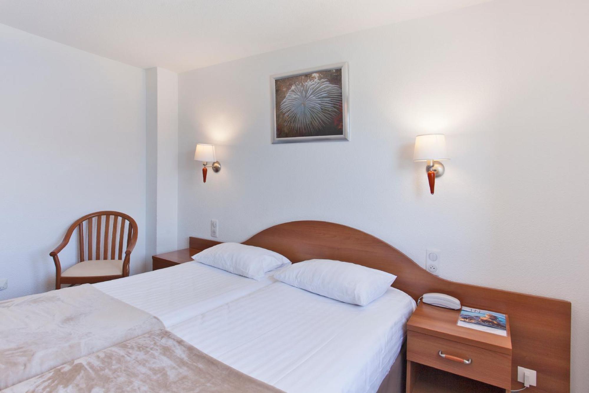 Le Neptune & Spa Propriano  Exteriör bild