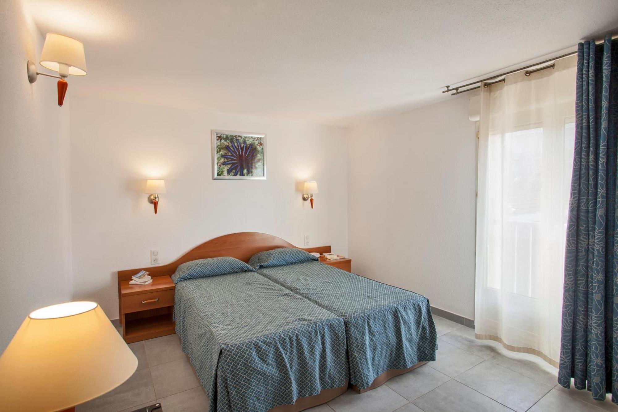 Le Neptune & Spa Propriano  Exteriör bild