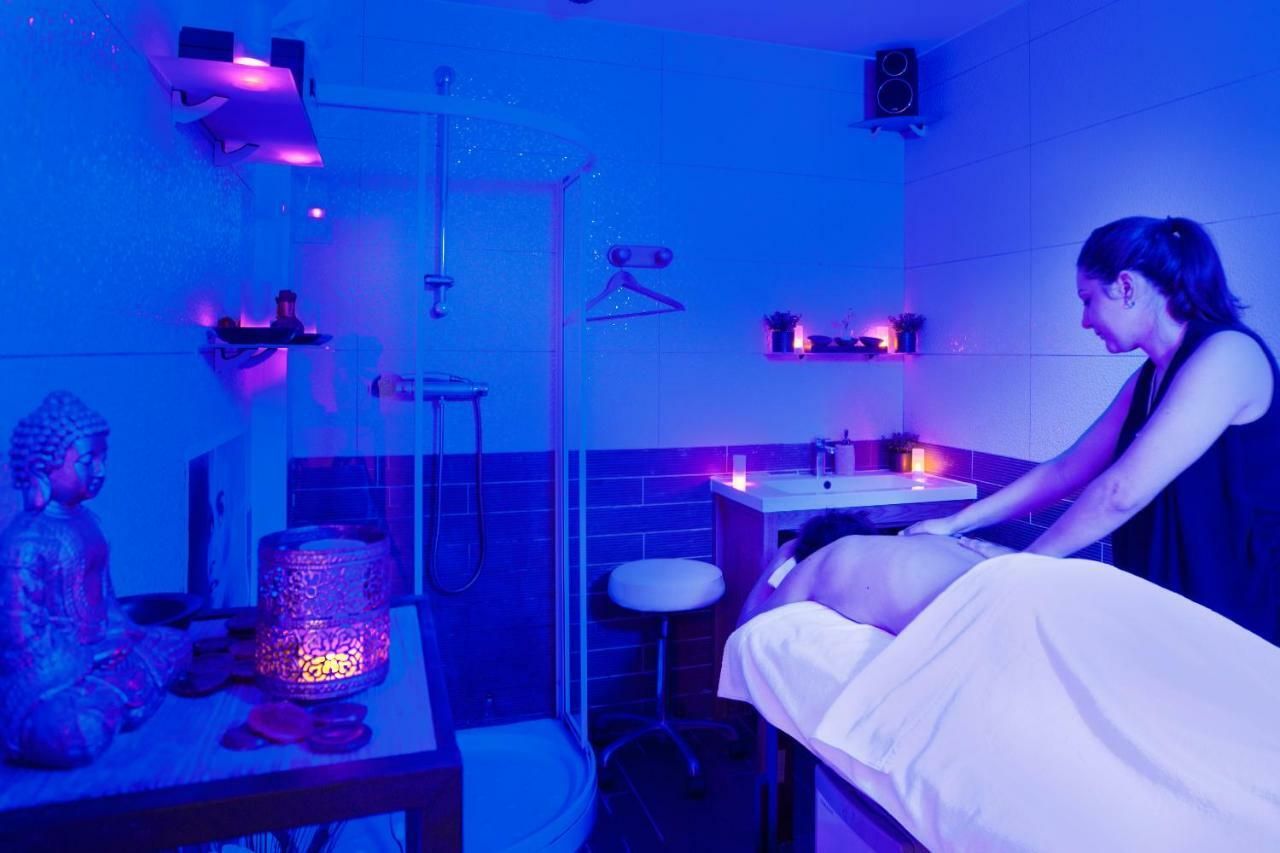 Le Neptune & Spa Propriano  Exteriör bild